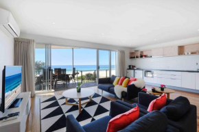 Отель Sandbox Luxury Beach Front Apartments  Серферс-Парадайс